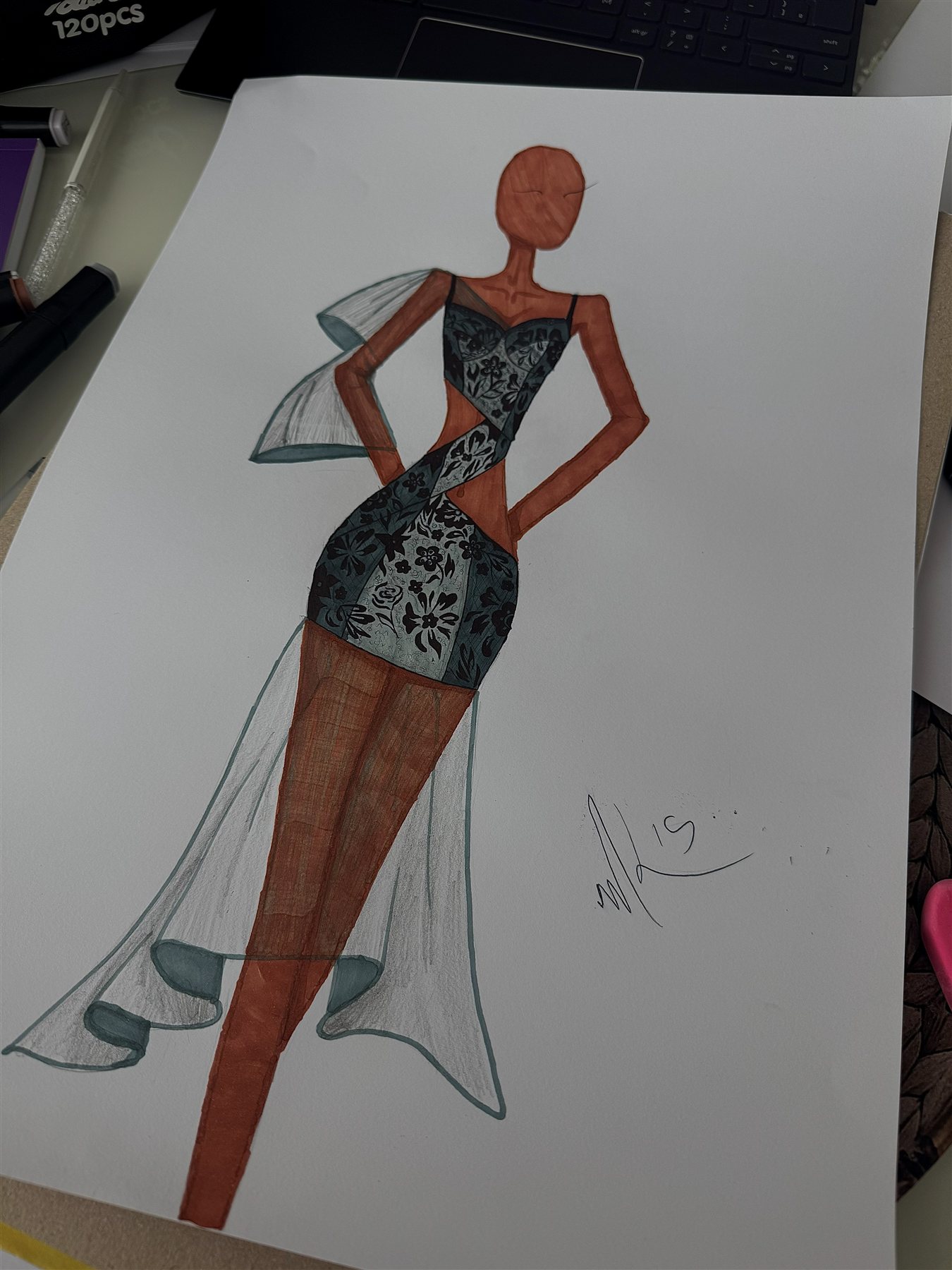 Croqui — vestido preto com renda